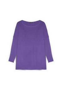 Maglione viola lavorato a maglia con ampia scollatura a barca, polsini a coste e corpo testurizzato. Il tessuto appare morbido con una vestibilità leggermente ampia.