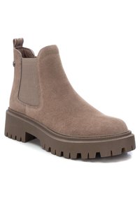 Brauner Wildleder-Stiefelette mit elastischen Seitenteilen, dicker gerippter Sohle und einer Zugschlaufe hinten. Massives Design mit abgerundetem Zehenbereich.