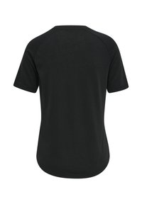 Czarna koszulka z krótkim rękawem, widziana od tyłu, z zaokrąglonym dołem i raglanowymi rękawami.