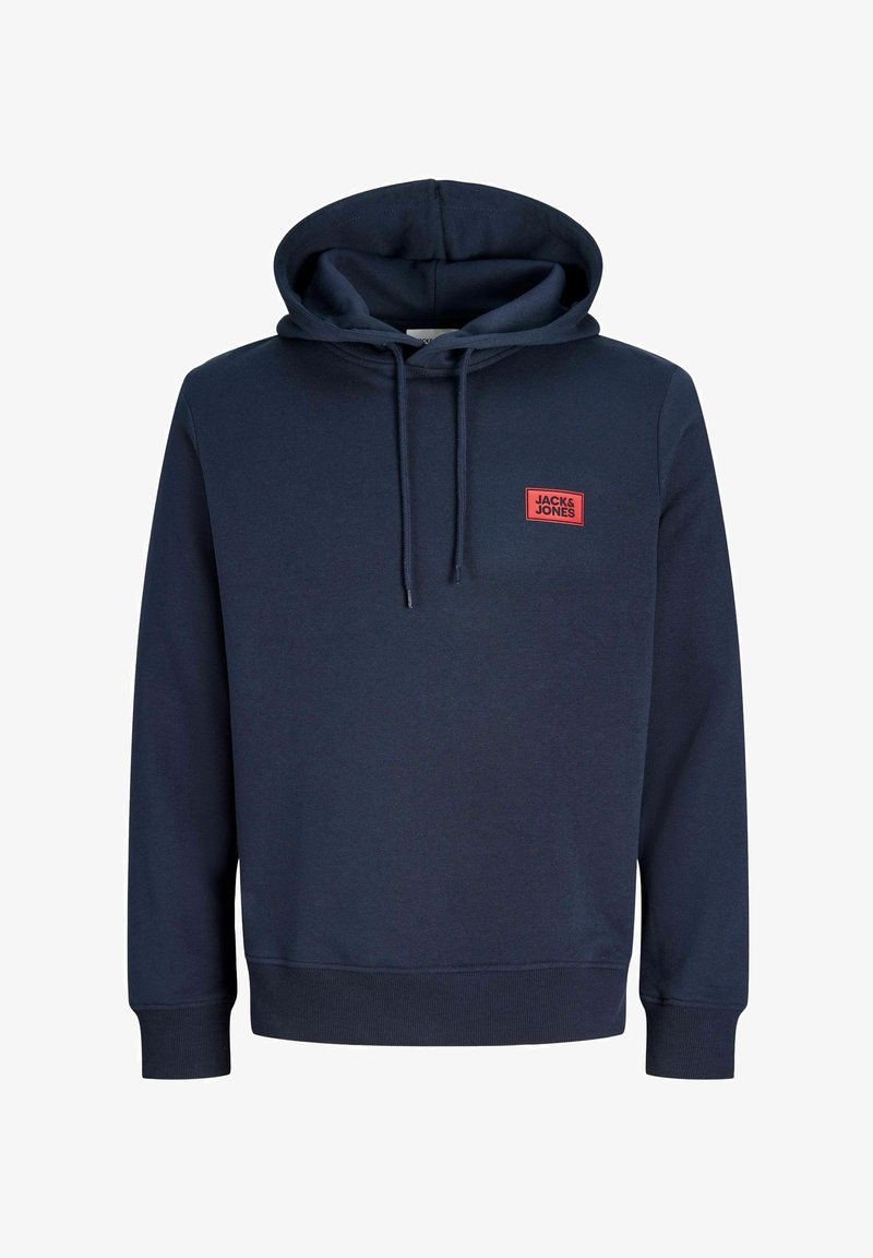 Sweat à capuche bleu marine à manches longues avec cordons et un petit logo rouge rectangulaire "Jack & Jones" sur la poitrine gauche.