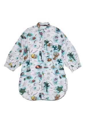 Camicia a maniche lunghe con una stampa colorata e fantasiosa su sfondo bianco, con colletto a punta e taschino sul petto.
