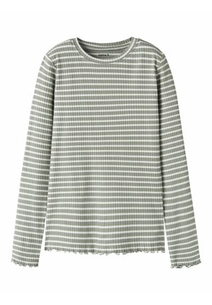 Long-sleeve shirt in light green with white stripes, made of ribbed fabric. Features a round neckline and scalloped hem detail.