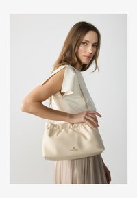 Επιλέχθηκε, off-whte