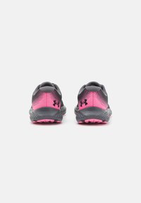 Under Armour CHARGED  - Cestná bežecká obuv - anthracite/fluo pink/castlerock