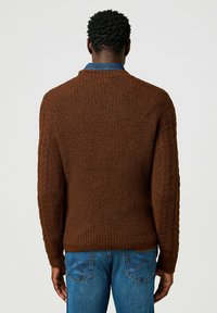 Wrangler LONG SLEEVE CABLE REGULAR FIT - Jersey de punto - mahogany heather
