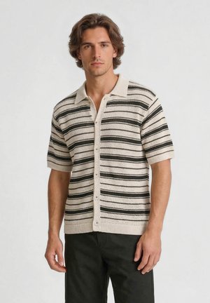 Pier One, Pluus - cream/black