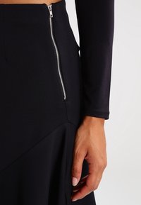 Vero Moda Gonna a campana - black
