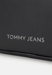 Tommy Jeans MUST CAMERA BAG - Borsa a tracolla - black