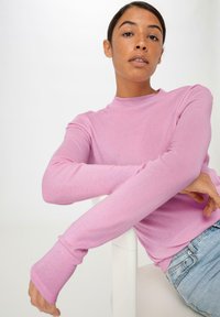 hessnatur SOFT SLIM - Langarmshirt - magnolie