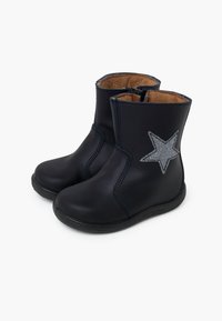 Pisamonas - Śniegowce