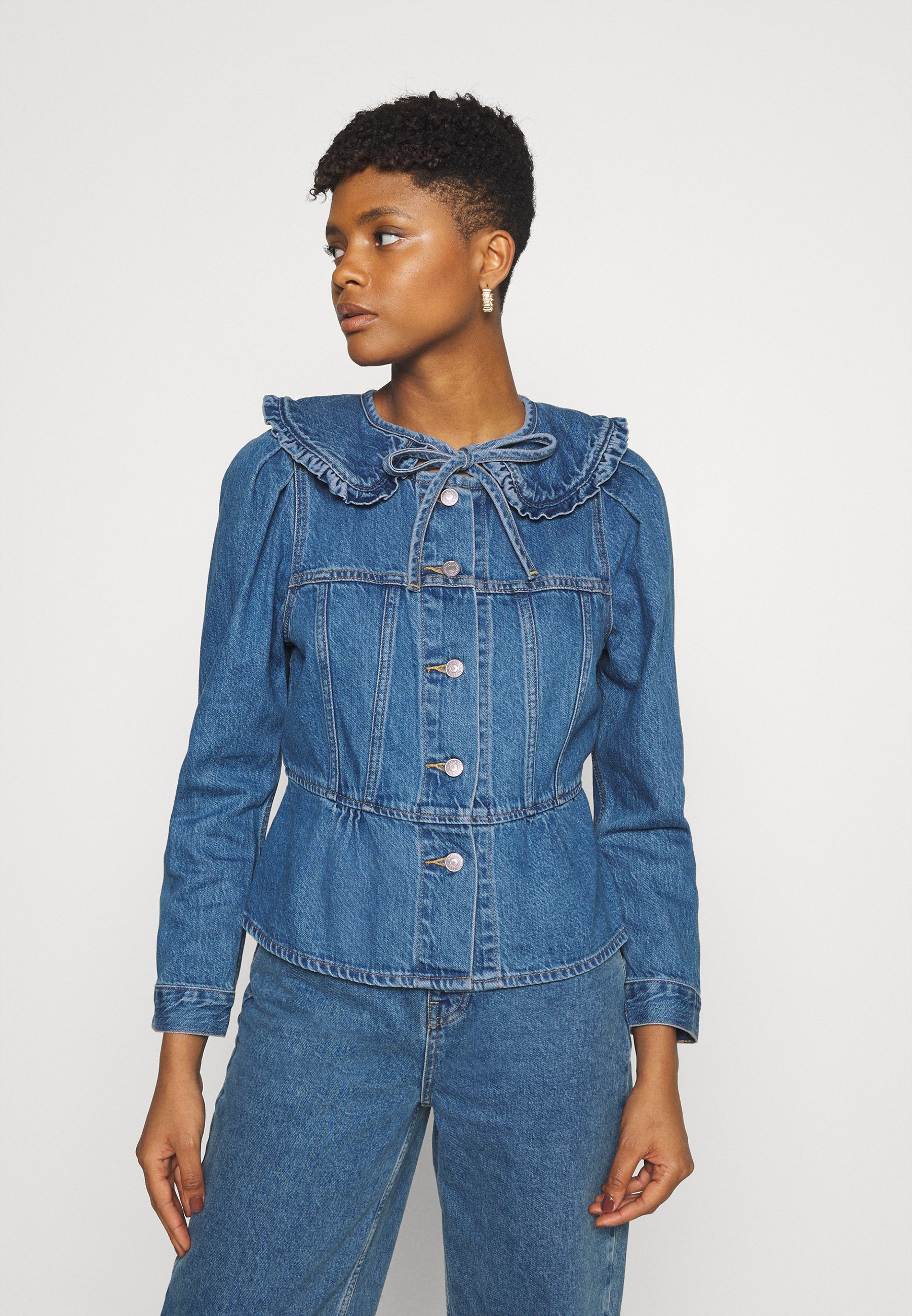 levi's belted trucker jacket
