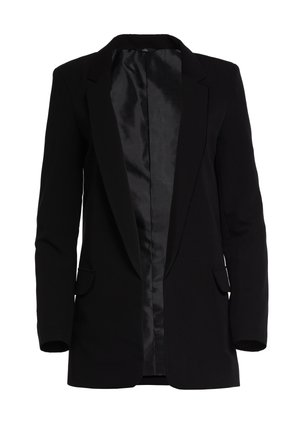 Czarna dopasowana marynarka z klapami, długimi rękawami, przednimi kieszeniami z patkami i gładką podszewką, wyeksponowana frontem na białym tle.