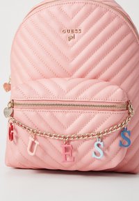 Guess JUNIOR SMALL BACKPACK - Batoh - faded rose