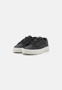 Calvin Klein CUPSOLE LACE UP - Športni copati - black