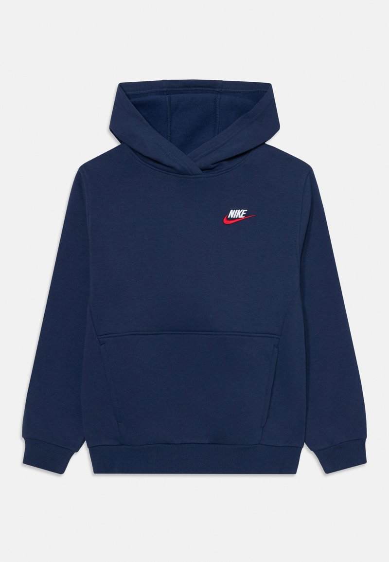 Hanorac bleumarin din material neted, cu o buzunar frontal și un logo Nike roșu pe piept, având glugă cu șnur.
