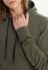 YOURTURN Jersey con capucha - khaki