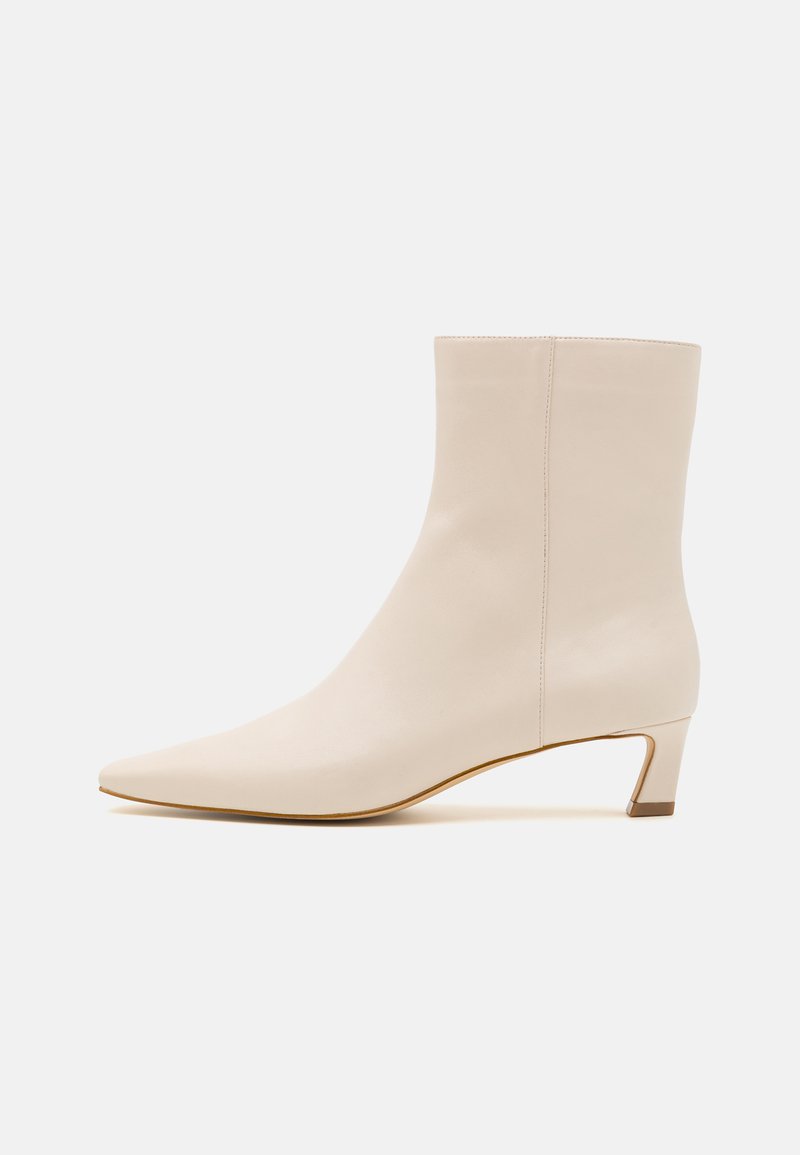 MICHAEL Michael Kors COSMO KITTEN BOOTIE - Classic ankle boots - light cream