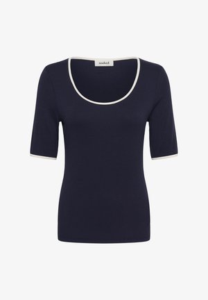 Top albastru marin cu mâneci scurte, cu margini albe la decolteu și la marginile mânecilor, textură striată și guler rotund adânc.