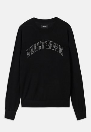 Pull noir avec un col rond et des manches longues. "VOLTAIRE" en couture contrastée sur la poitrine. Texture douce et design ajusté.
