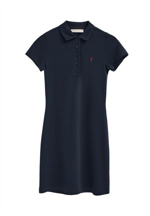 Granatowa sukienka polo z krótkim rękawem, z zapinanym na guziki karczkiem i małym czerwonym haftowanym logo na piersi.