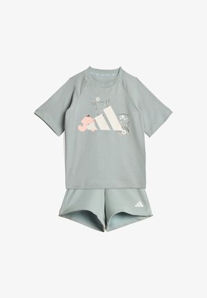 Lysegråt atletisk sæt med korte ærmer og shorts, med legende dyremotiver og tre hvide striber på både trøje og shorts.