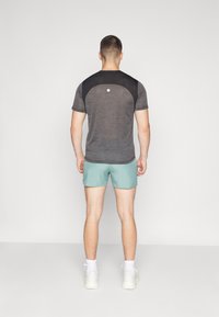ASICS CORE SHORT - Pantalón corto de deporte - celadon