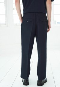 Next EDIT  REGULAR FIT - Pantaloni - navy