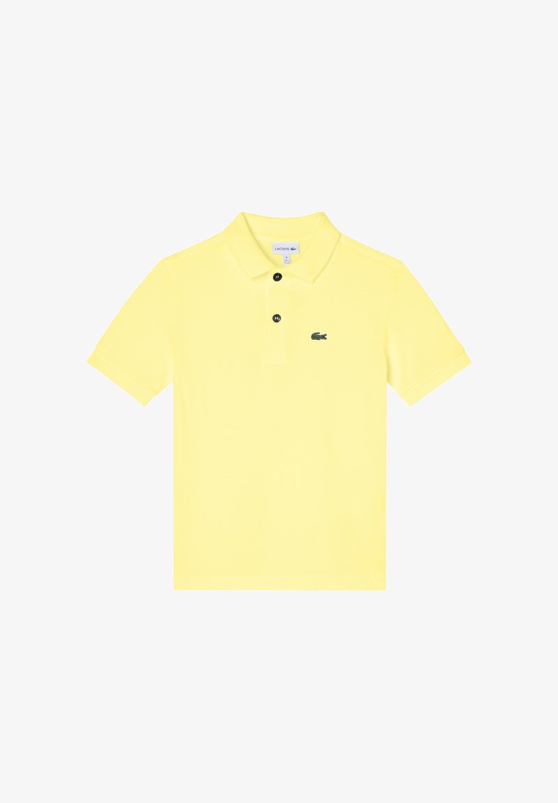 Gele poloshirt van katoen, met een klassieke kraag, korte mouwen, twee zwarte knopen en een klein groen krokodillenlogo op de borst.