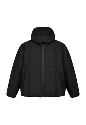 Giubbotto piumino nero con colletto alto e cappuccio integrato. Presenta una chiusura con zip, tasche laterali e una trama trapuntata per l'isolamento.