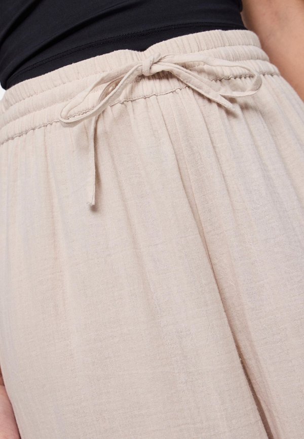 PCSASTINA WIDE  - Trousers - silver gray2