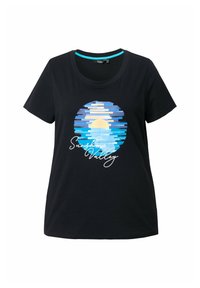 Černé tričko z bavlny obsahuje kruhovou grafiku s modrými, bílými a žlutými pruhy a textem "Sunshine Valley" psaným kurzívou.