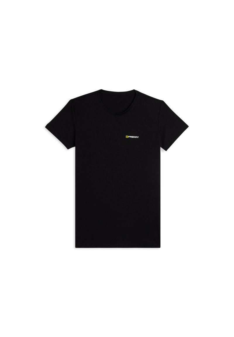 Maglietta nera in cotone con collo rotondo, maniche corte e un piccolo logo giallo "Freddy" nella zona del petto.
