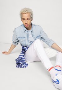 Levi's® RELAXED WESTERN - Camisa - blue icy