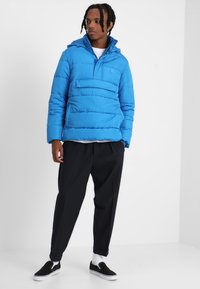 Urban Classics PULL OVER PUFFER  - Žieminė striukė - brightblue