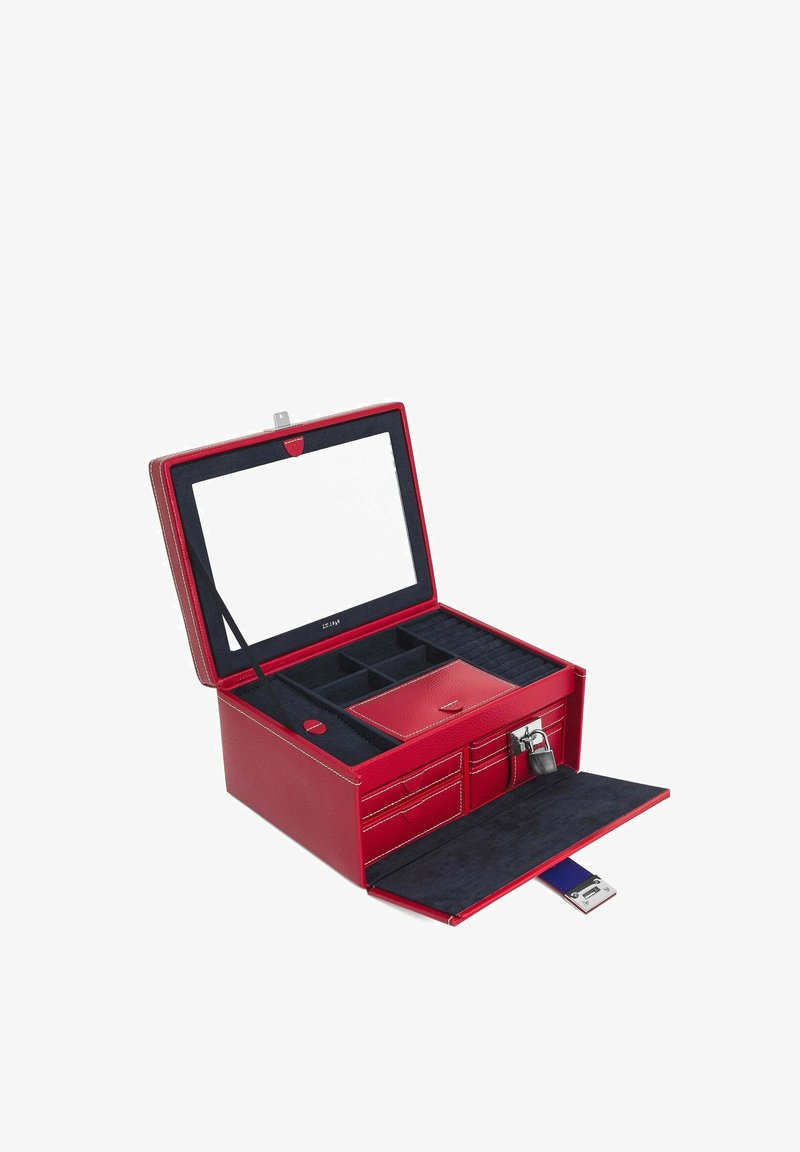 Caja de joyas roja con exterior texturizado, espejo de cristal, múltiples compartimentos forrados en terciopelo azul oscuro y una cerradura en la parte frontal.