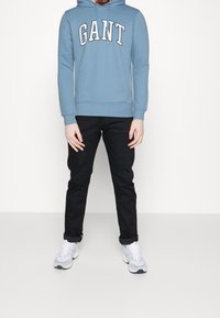 GANT Felpa con cappuccio - light blue