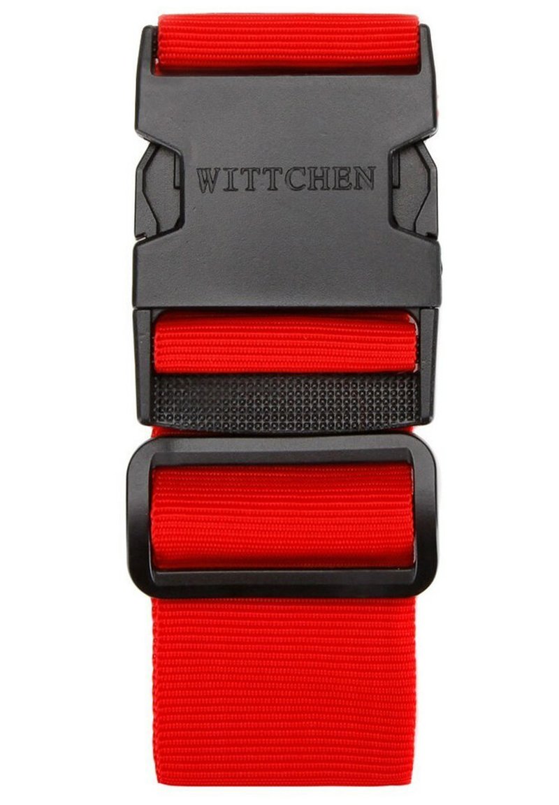 Cinturón de nylon rojo con hebilla de plástico negro. Presenta una superficie texturizada con un diseño de doble lazo. La hebilla tiene el grabado "WITTCHEN."