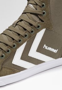 Hummel SLIMMER STADIL - Sapatilhas de cano alto - dark olive