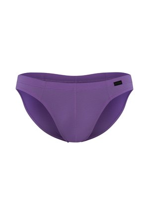 Lila Herren-Slip im Brief-Stil mit dezenten horizontalen Streifen und einem kleinen schwarzen Etikett auf der rechten Seite.