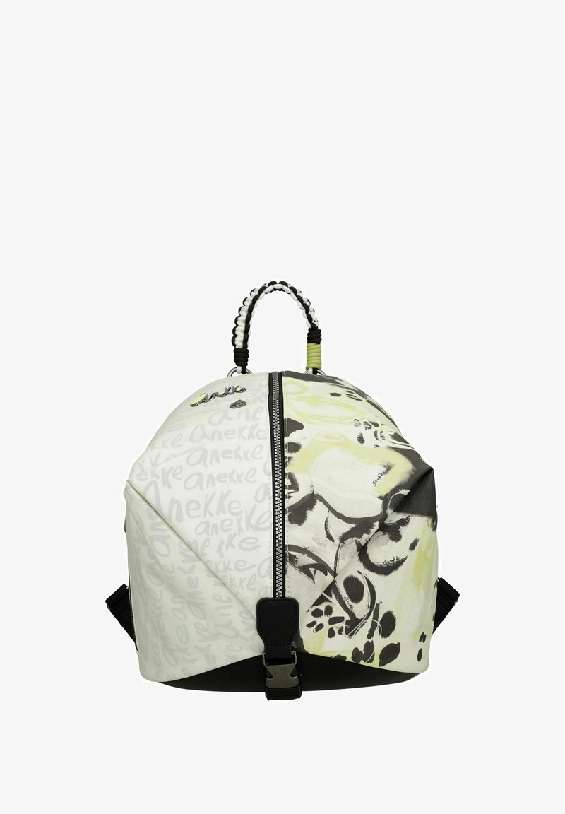 Sac à dos rond en tissu avec un design jaune clair et gris orné de motifs floraux. Comprend une fermeture éclair et des bretelles noires réglables.