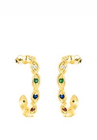 Orecchini in tonalità oro con un design intrecciato, caratterizzati da gemme verdi, blu, rosse e trasparenti montate su metallo lucido.