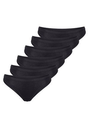 Six sous-vêtements bikini en coton noir disposés en rangée décalée sur un fond blanc.