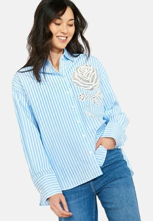 EMBROIDERED STRIPED  - Blúzka so zapínaním na gombíky - blue pastel