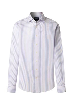 Miesten pitkähihainen nappikiinnitteinen paita, jossa on ohuet pystysuorat siniset ja vaaleanpunaiset raidat sekä klassinen kaulus, esillä valkoisella taustalla.