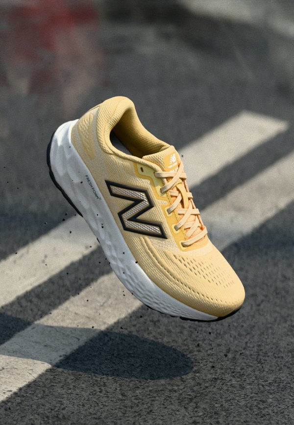 FRESH FOAM X EVOZ V4 - Road running shoes - clementine2