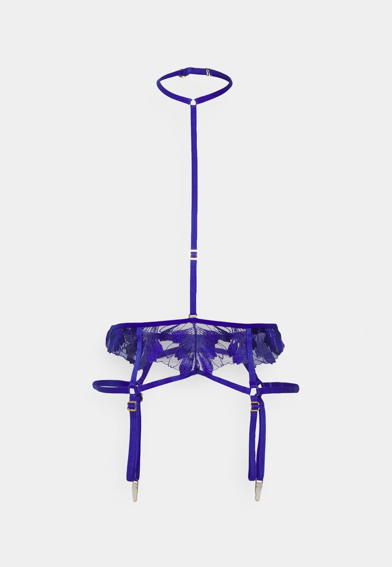 Cinturón de liga morado con patrones florales, correas ajustables y herrajes metálicos. Presenta un colgante central con un lazo en la parte superior.