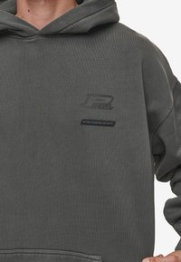 Pegador HAWKINS OVERSIZED HOODIE - Kapucnis pulóver - vintage anthracite