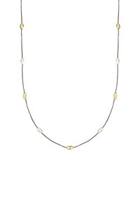 Finom nyaklánc kis szabálytalan arany és fehér gyöngyökkel, egyenletes távolságra elhelyezve egy vékony fekete zsinóron.