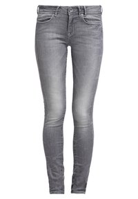 Jeans ajustados en un color gris desgastado, hechos de denim. Presentan cinco bolsillos y un ligero desgaste cerca de las caderas y las rodillas.