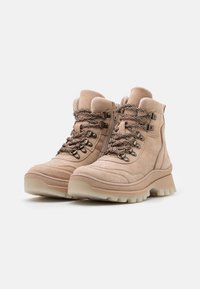 Tamaris Botines con cordones - beige